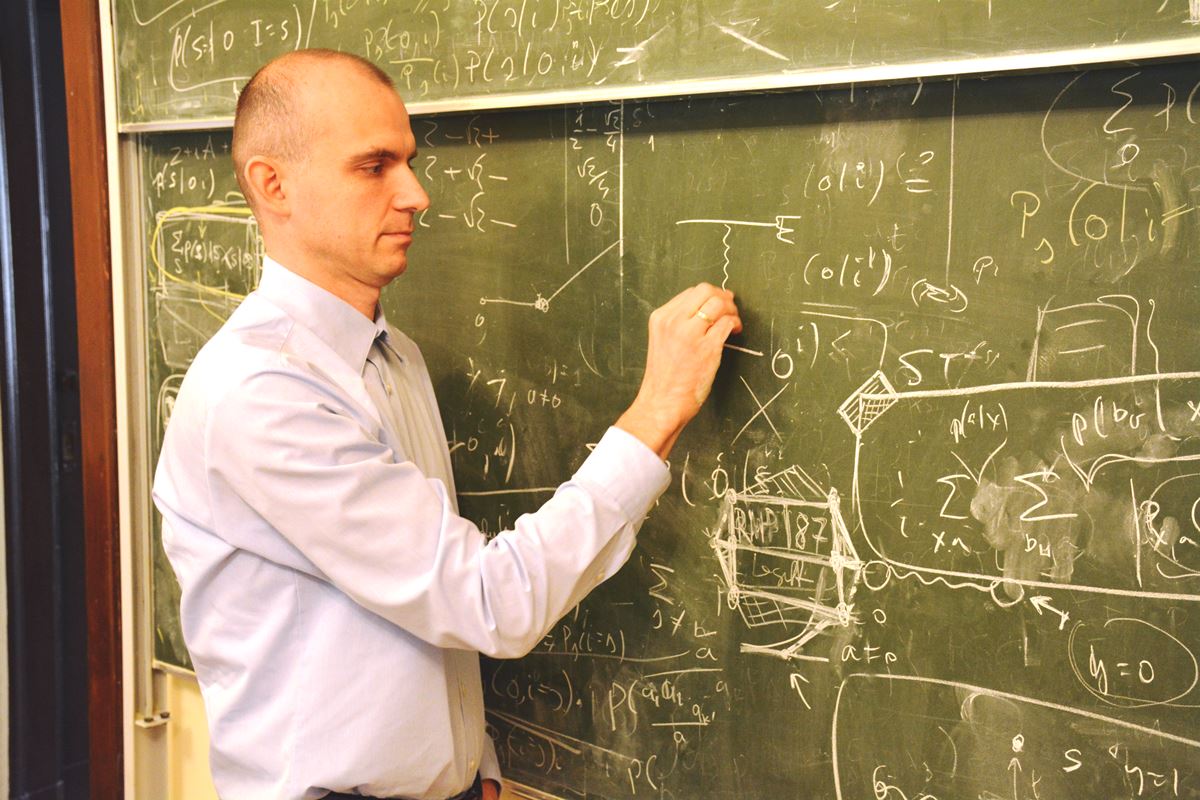 prof. dr hab. Michał Horodecki Zdjęcie portretowe profesora Michała Horodeckiego