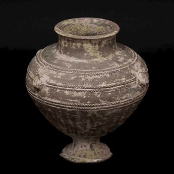 Naczynie, 2800 p.n.e, fot. Marcin Szabłowski Brązowe ceramiczne naczynie datowane na rok 2800 przed naszą erą