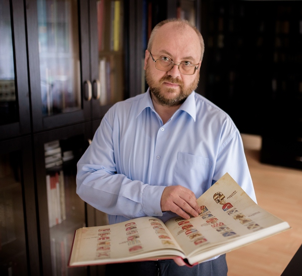 mgr Adam Żurek Zdjęcie portretowe Adama Żurka
