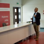 Wystąpienie dr. hab. Jakuba Szlachetko podczas sympozjum Znaczenie systemu grantowego dla poprawy jakości badań naukowych w Polsce, fot. Michał Niewdana
