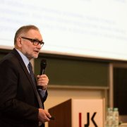 Wystąpienie prof. Tadeusza Kuczyńskiego, rektora Uniwersytetu Zielonogórskiego podczas sympozjum Znaczenie systemu grantowego dla poprawy jakości badań naukowych w Polsce, fot. Michał Niewdana