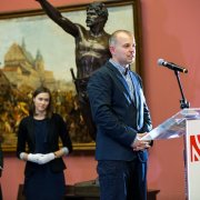 Dr Szymon Świeżewski podczas przemówienia