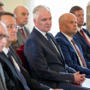 Od lewej siedzą Jarosław Gowin, Zbigniew Błocki, Janusz Janeczek, autor zdjęcia: Michał Niewdana