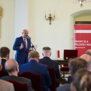Zbigniew Błocki, dyrektor Narodowego Centrum Nauki, przemawia do mikrofonu. Autor zdjęcia: Michał Niewdana