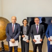 podpisanie listu intencyjnego ws. utworzenia konsorcjum CEUS, zdjęcie pamiątkowe przedstawiające reprezentantów agencji członkowskich