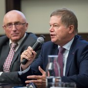 Konferencja prasowa, od lewej rektor Politechniki Gdańskiej prof. Jacek Namieśnik, przewodniczący Rady NCN prof. Janusz Janeczek (z mikrofonem)
