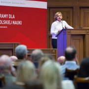 Dr hab. Ewa Ziemann z Akademii Wychowania Fizycznego i Sportu im. J. Śniadeckiego w Gdańsku prezentuje tematykę swoich badań podczas spotkania otwierającego
