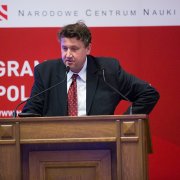 Dr hab. Ireneusz Milewski z Uniwersytetu Gdańskiego prezentuje tematykę swoich badań podczas spotkania otwierającego
