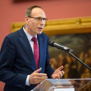 Przedstawiciel fundatora Nagrody NCN w naukach humanistycznych, społecznych i o sztuce - prezes Fundacji KGHM Polska Miedź - pan Jarosław Twardowski
