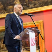 Prof. Bartosz Brożek - laureat w naukach humanistycznych, społecznych i o sztuce - dziękuje za otrzymaną nagrodę.