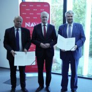Prof. Zbigniew Błocki, dyrektor NCN, Jarosław Gowin, wiceprezes Rady Ministrów oraz Łukasz Wojdyga, dyrektor NAWA