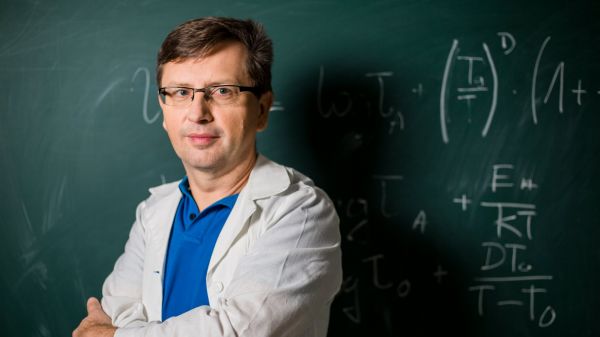 prof. dr hab. Marian Paluch