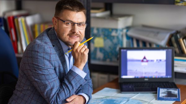 Dr hab. Michał Łuszczuk, prof. UMCS przy pracy