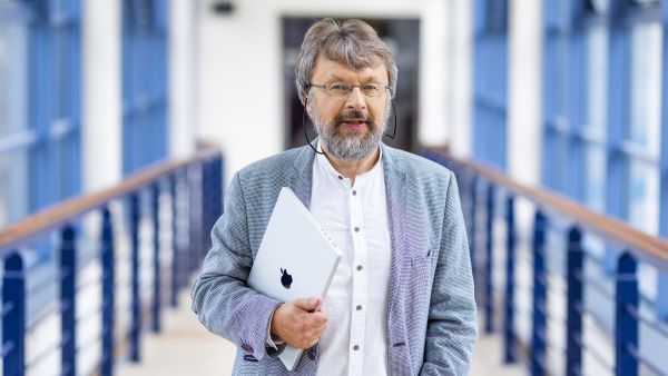 prof. dr hab. Marek Gaździcki 