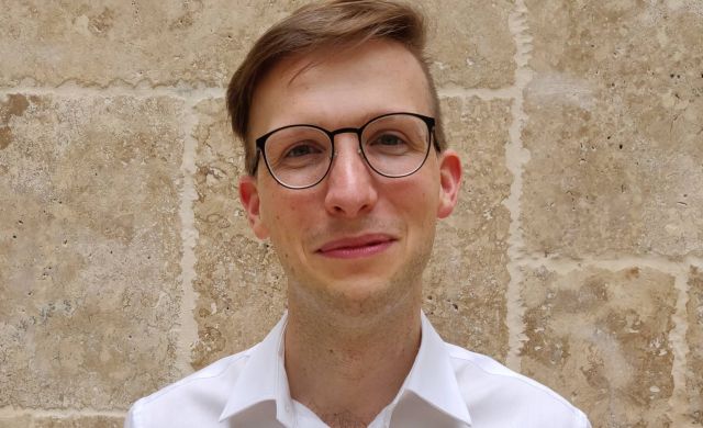 Dr Łukasz Bola