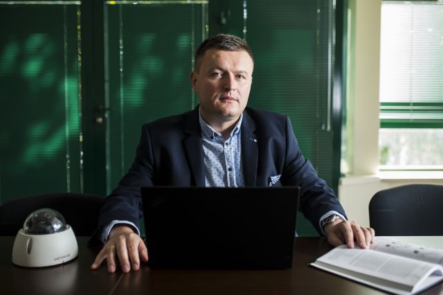 dr Paweł Karczmarek