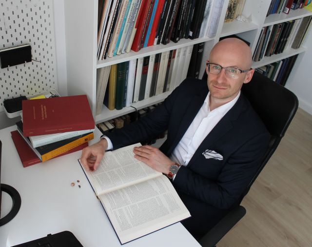 Dr Paweł Gołyźniak during his job