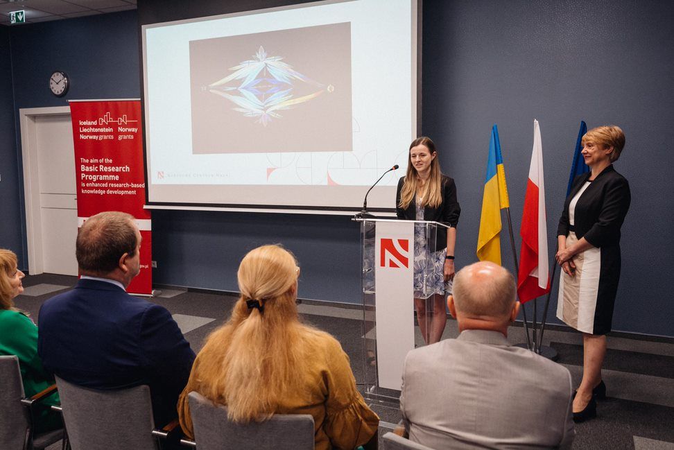 dr Olha Kryvosheia-Zakharova i jej mentorka, dr hab. Agata Wojtal, prof. IOP PAN, fot. Jan Bielecki dla NCN